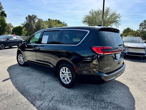 Used 2024 Chrysler Pacifica Touring-L FWD image 6