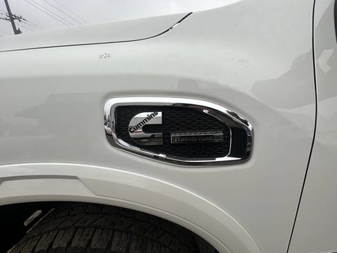 Used 2019 Nissan Titan PRO-4X w/ Pro-4x Convenience Package image 6