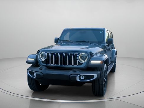 Used 2025 Jeep Wrangler Unlimited Sahara AWD/4WD image 10