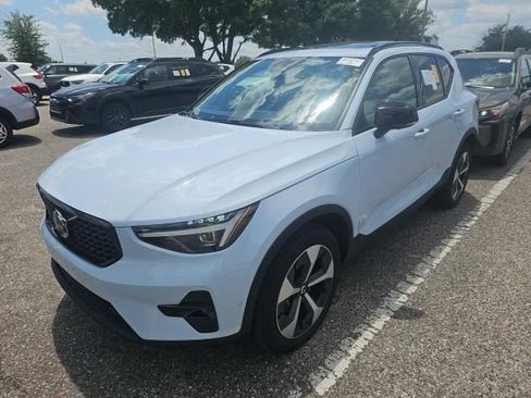 Used 2026 Volvo XC40 B5 Plus AWD/4WD image 2