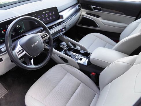 Used 2023 Kia Telluride S FWD image 9