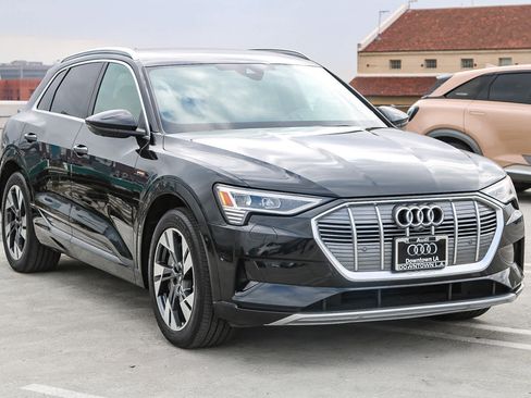 Used 2022 Audi e-tron Premium Plus w/ Premium Plus Package image 3