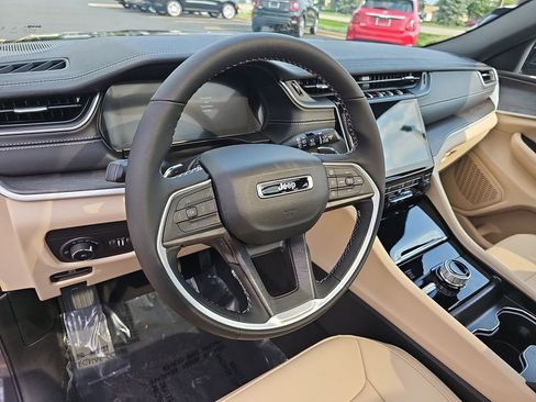 New 2025 Jeep Grand Cherokee Limited w/ Trailer Tow Package image 16