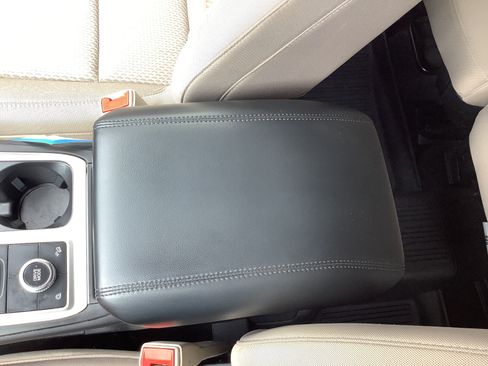 Used 2022 Ford Explorer XLT AWD/4WD image 15