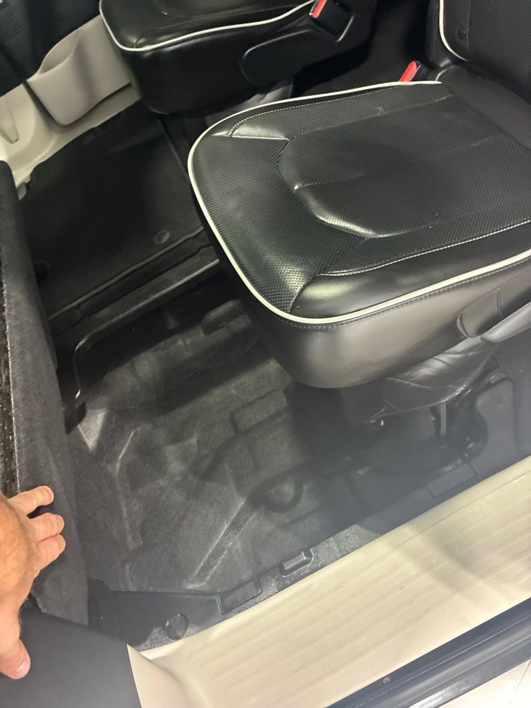 Used 2023 Chrysler Pacifica Limited FWD image 32