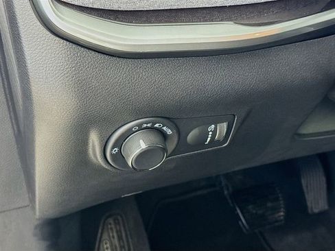 Used 2023 Jeep Compass Sport image 13