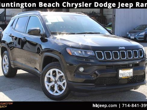 Used 2025 Jeep Compass Latitude image 1