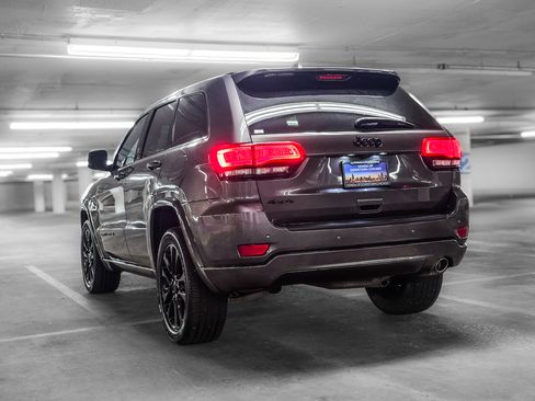 Used 2020 Jeep Grand Cherokee Altitude AWD/4WD image 5