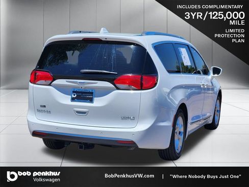 Used 2020 Chrysler Pacifica Limited FWD image 25