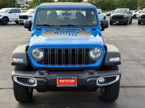 Used 2025 Jeep Gladiator Sport AWD/4WD image 9