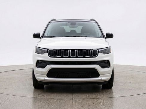 Used 2025 Jeep Compass Limited image 2