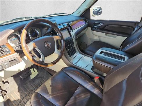 Used 2011 Cadillac Escalade Platinum image 8