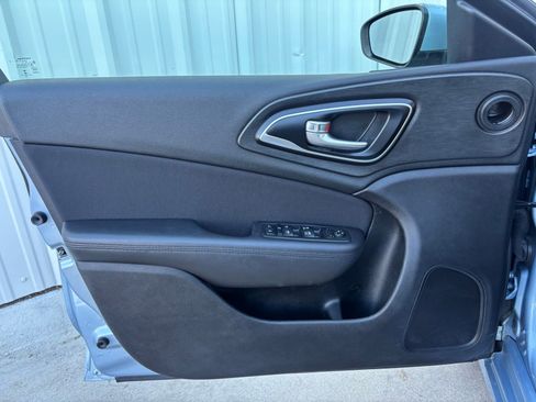 Used 2015 Chrysler 200 Limited w/ Convenience Group image 10