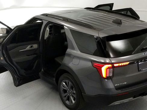 New 2025 Ford Explorer Active w/ Active Comfort Package image 23