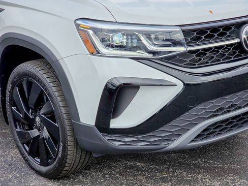 Used 2024 Volkswagen Taos SE w/ Taos Adventure Package image 8