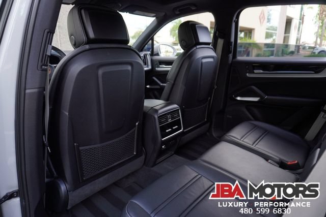 Used 2024 Porsche Cayenne AWD/4WD image 7