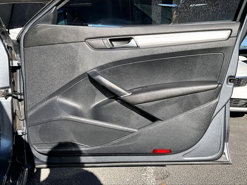 Used 2017 Volkswagen Passat 1.8T S image 23