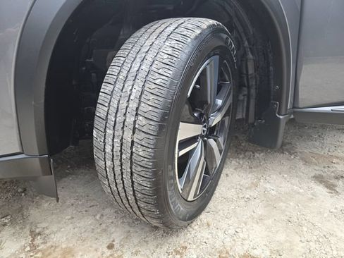Used 2025 Nissan Rogue SL FWD image 36
