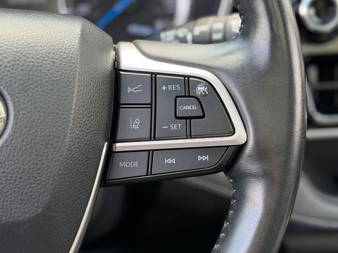 Used 2022 Toyota Highlander Platinum AWD/4WD image 16