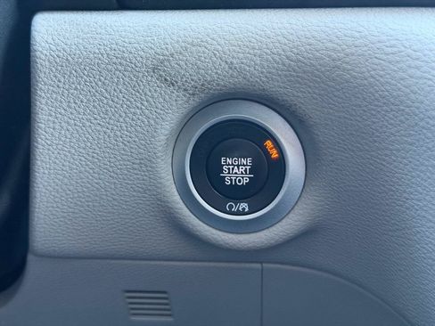 Used 2017 Chrysler Pacifica Limited FWD image 29