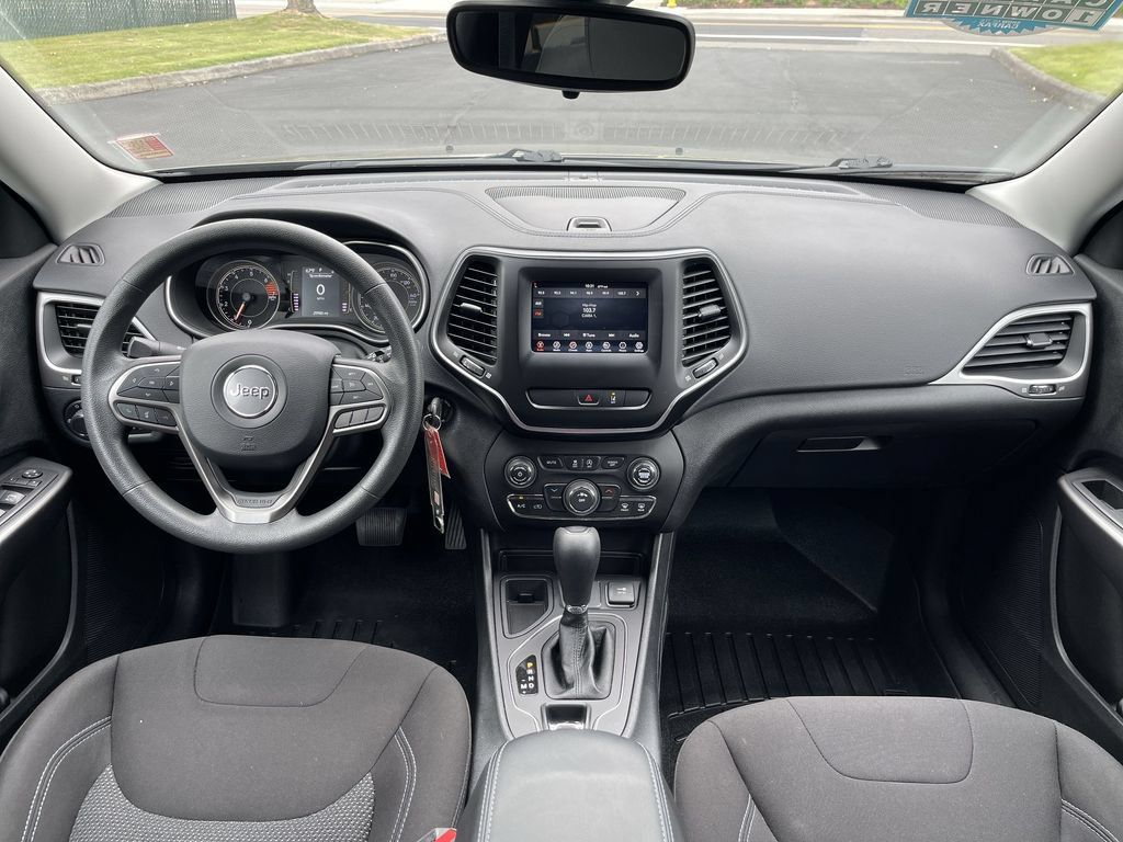Used 2021 Jeep Cherokee Latitude FWD image 18