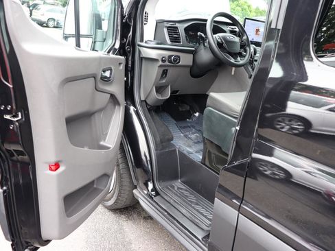 Used 2025 Ford Transit 350 XLT RWD image 9