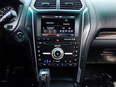 Used 2016 Ford Explorer Platinum AWD/4WD image 18