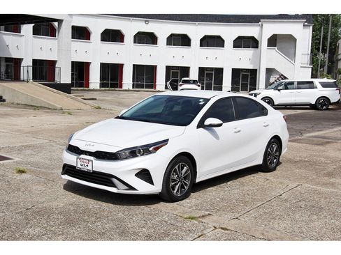 Certified 2023 Kia Forte LXS w/ LXS Technology Package FWD image 3