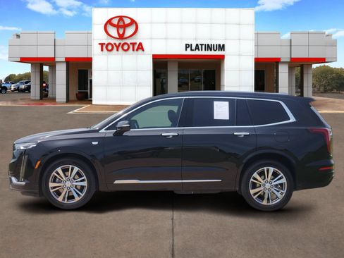 Used 2023 Cadillac XT6 Premium Luxury FWD image 3