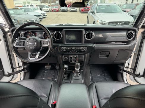 Used 2020 Jeep Wrangler Unlimited Sahara AWD/4WD image 23