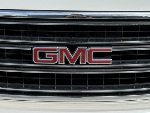 Used 2015 GMC Yukon XL SLT RWD image 2
