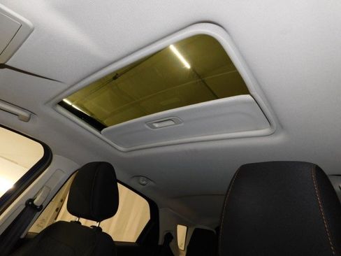 Used 2021 Ford EcoSport SE w/ SE Appearance Package image 16