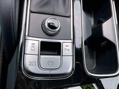 Used 2025 Kia Telluride LX FWD image 32