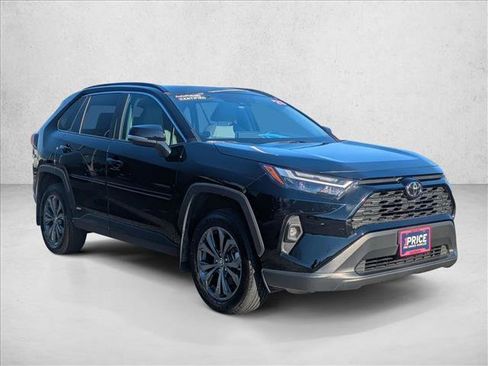 Used 2025 Toyota RAV4 XLE Premium image 8