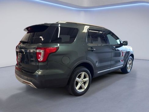Used 2016 Ford Explorer XLT w/ Equipment Group 202A AWD/4WD image 8
