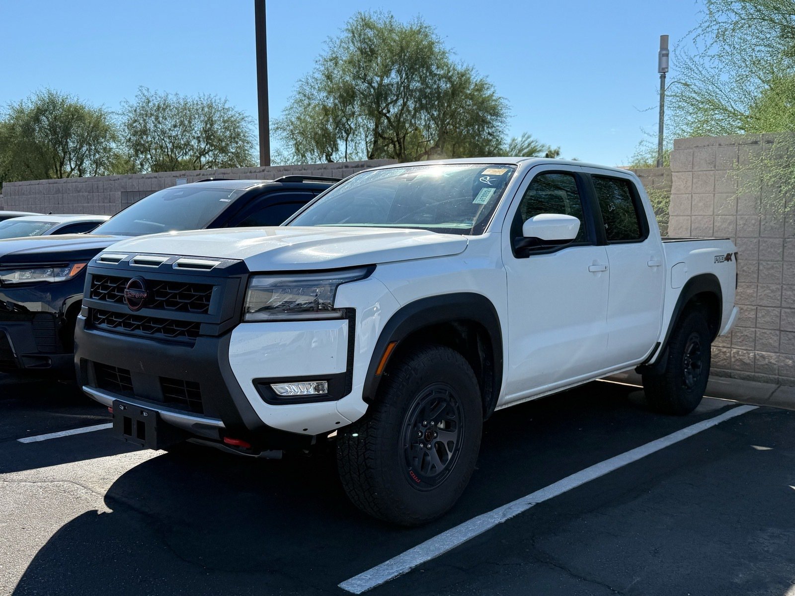 Used 2026 Nissan Frontier PRO-4X AWD/4WD image 2
