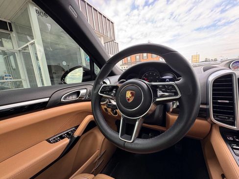 Used 2017 Porsche Cayenne Platinum Edition AWD/4WD image 21