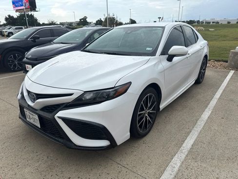 Used 2022 Toyota Camry SE FWD image 5