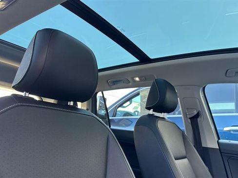 Used 2021 Volkswagen Tiguan SE w/ Panoramic Sunroof Package AWD/4WD image 18