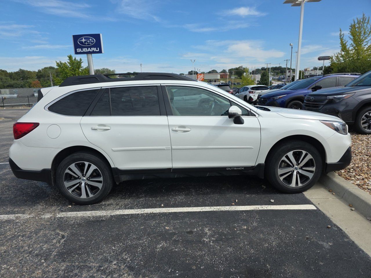 Used 2018 Subaru Outback 2.5i Limited AWD/4WD image 4