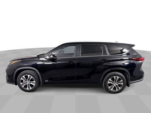 Used 2023 Toyota Highlander XLE image 5