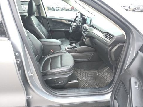 Certified 2022 Ford Escape Titanium image 5
