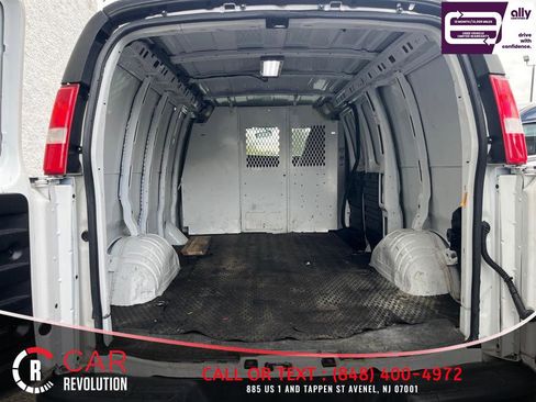 Used 2023 Chevrolet Express 3500 w/ Driver Convenience Package RWD image 4