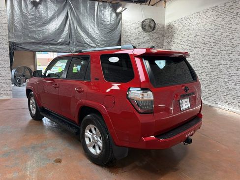Used 2022 Toyota 4Runner SR5 Premium w/ Moonroof Package RWD image 5