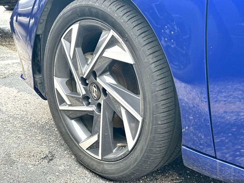 Used 2025 Hyundai Elantra SEL FWD image 4