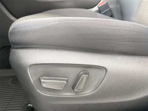 Certified 2024 Toyota Highlander LE image 29