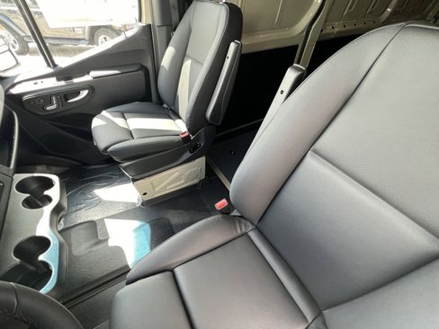 Used 2024 Mercedes-Benz Sprinter 2500 image 20