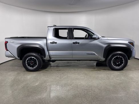 Certified 2025 Toyota Tacoma TRD Off-Road image 2