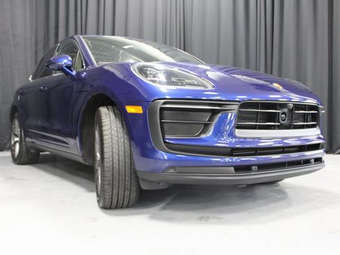Certified 2025 Porsche Macan image 13