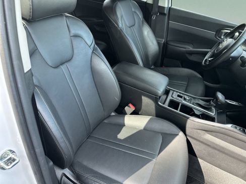 Used 2024 Kia Sorento S FWD image 22